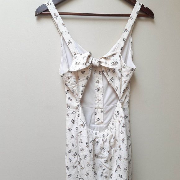 Beautiful off White Floral jumpsuit - Picture 4 of 4